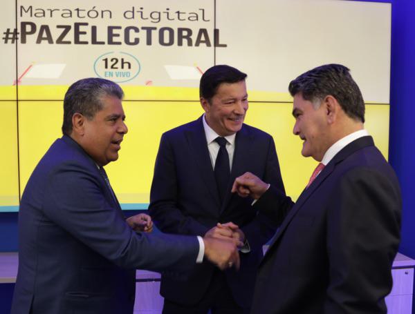 El Procurador General de la República, Gregorio Eljach estuvo de visita en Valledupar donde dio a conocer la estrategia “La paz electoral” que adelantan conjuntamente la Procuraduría , la Contraloría General de la Nación y la Registraduría Nacional del Estado Civil, con el fin de garantizar que las elecciones 2026 sean libres, oportunas, legítimas, transparentes, a conciencia y seguras. “Habrá elecciones en las fechas que se convocaron, bajo los mecanismos que establece la ley y la claridad de que no debemos dejarnos doblegar por la presión, el halago, la dádiva o la amenaza, lo importante es que los candidatos salgan a votar, hay que hacer la escogencia libre del candidato de su preferencia o votar en blanco que también es una forma de manifestar la voluntad política”, dijo el Procurador Eljach. El jefe del Ministerio Público señaló además que con esta estrategia se busca respetar los resultados que arrojen las urnas, que más del 50 por ciento del censo electoral acuda a las urnas para ganarle al abstencionismo, para ello, están recorriendo todo el pais llevando este mensaje de respeto a la democracia. Por primera vez estos organismos nacionales se unen para trabajar en esta estrategia que pretende defender la democracia y las instituciones colombianas, dando un mensaje de unidad bajo un clima de tranquilidad con miras al proceso electoral de este año. El programa “La paz electoral” tienen un componente pedagógico que incluye llevar el mensaje bien sea a través de cartillas, de forma digital, por medio de intervenciones o discursos por parte de quienes hacen parte de la estrategia, para que cada quien conozca cuales son sus derechos, creando conciencia de la necesidad de votar libremente sin presiones y sin compra de votos. Los colombianos acudirán a las urnas en tres oportunidades este año. El 8 de marzo se realizarán las elecciones al Congreso de la República y las consultas presidenciales de algunos partidos; el 31 de mayo se llevará a cabo la primera vuelta para elegir al próximo presidente de la República; y el 21 de junio, de ser necesario, se definirá el nuevo mandatario en una segunda vuelta presidencial.