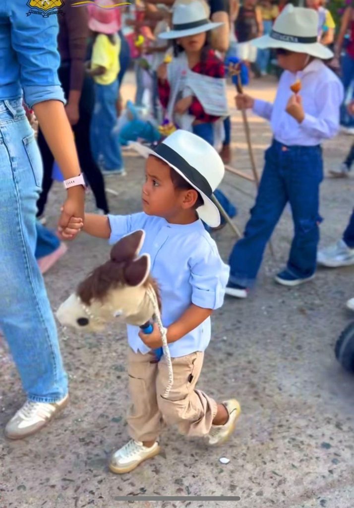 Niños participan en actividades culturales durante las fiestas patronales de Bosconia