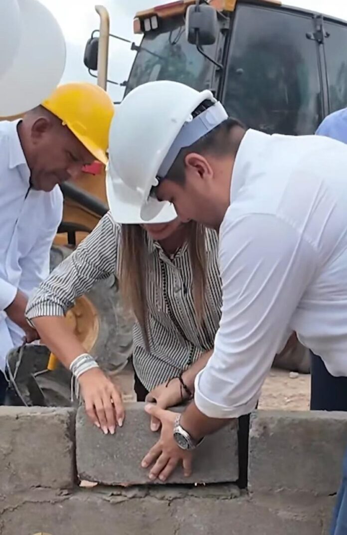 Gobernadora del Cesar pone primera piedra de la morgue en Aguachica