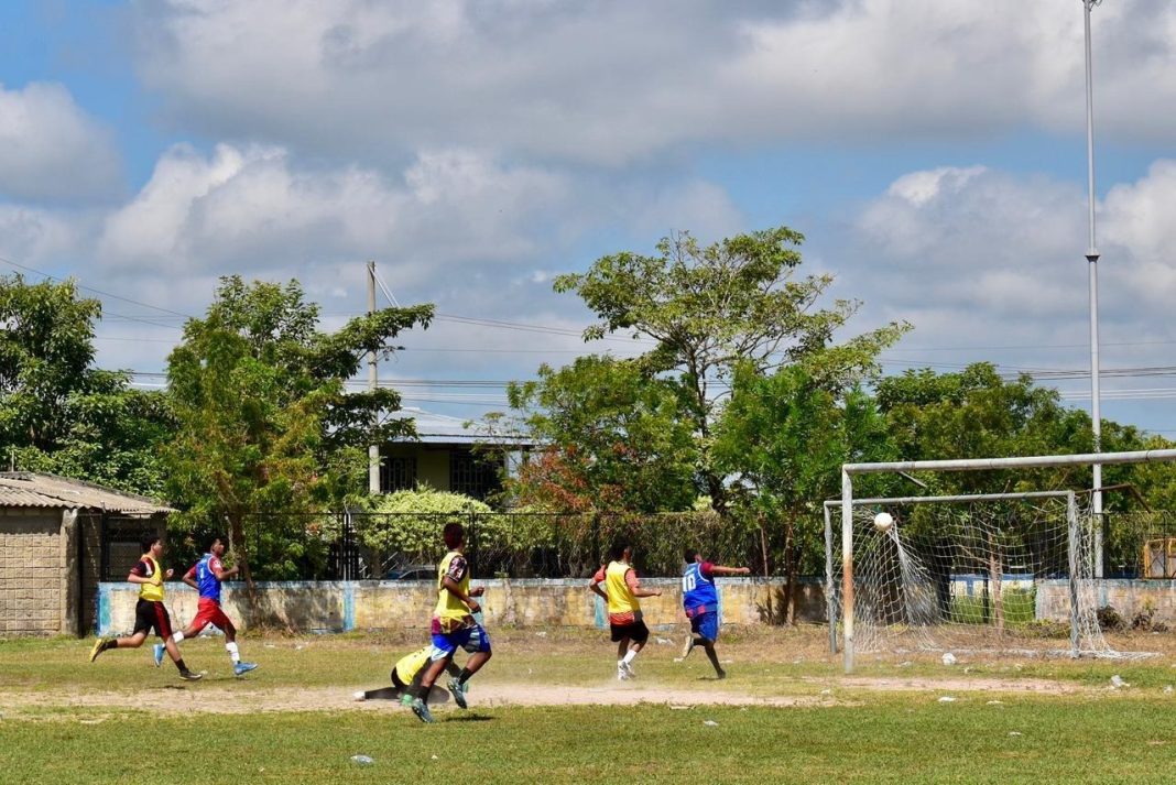 Niños y jóvenes del Cesar participan en escuelas de formación deportiva en Gamarra.