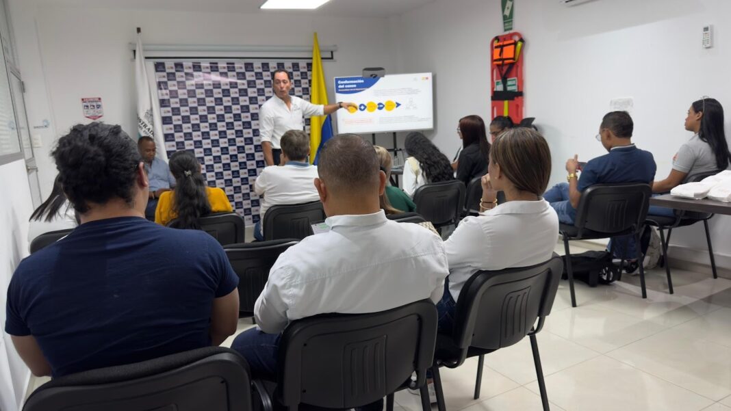 Delegados de la Registraduría y periodistas dialogan sobre el proceso electoral en el Cesar