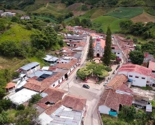 Municipio de González Cesar con arquitectura colonial y casas blancas