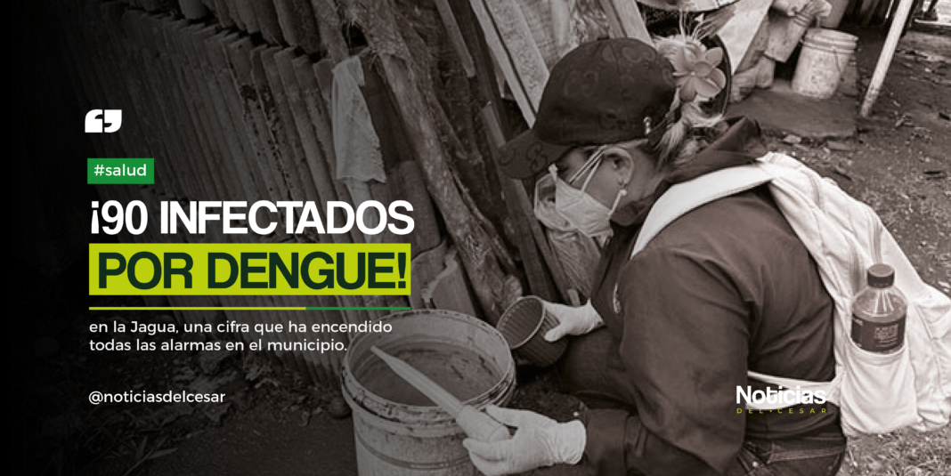 Funcionaria de salud inspeccionando criaderos de mosquitos en La Jagua de Ibirico por alerta de 90 casos de dengue.