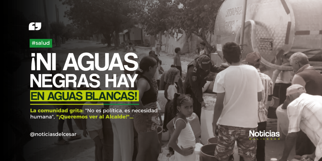Habitantes de Aguas Blancas en el Cesar recogiendo agua de un carrotanque durante una protesta por falta de servicios públicos.