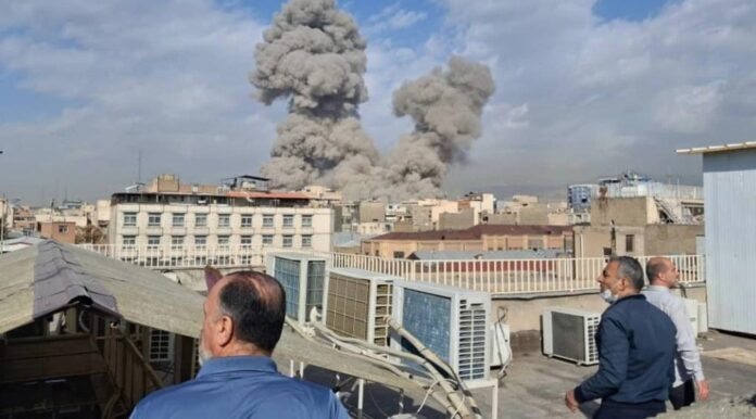 Explosiones tras ofensiva iraní en territorio israelí durante escalada del conflicto en Medio Oriente