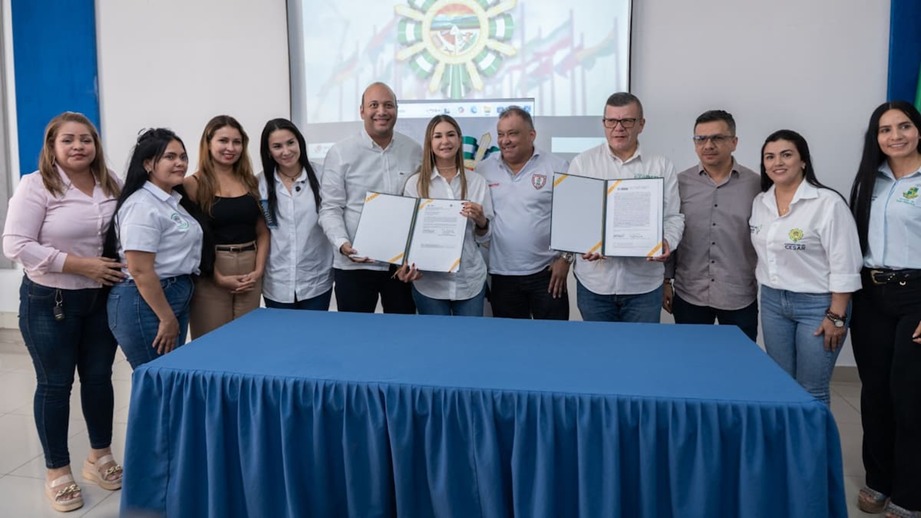 Acto oficial de firma de convenios para el fortalecimiento institucional y becas de educación superior en el departamento del Cesar.