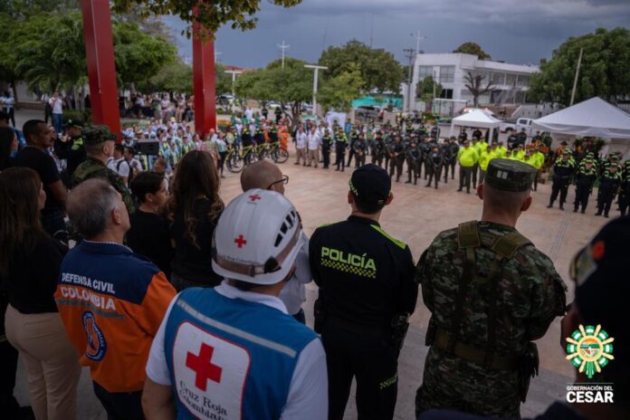 Autoridades de la Policía, Ejército, Defensa Civil y Cruz Roja durante el lanzamiento del plan de seguridad para el Festival Vallenato en Valledupar.