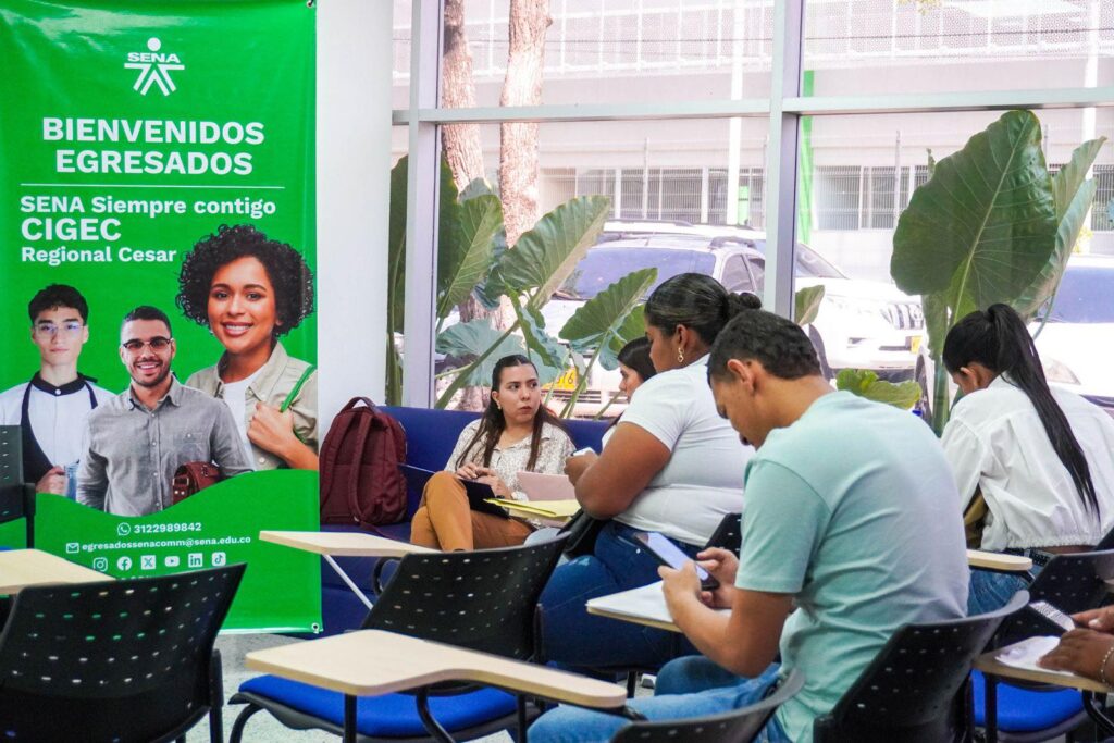 Jóvenes en jornada del SENA Cesar reciben orientación para acceder a empleo con Tiendas Ara