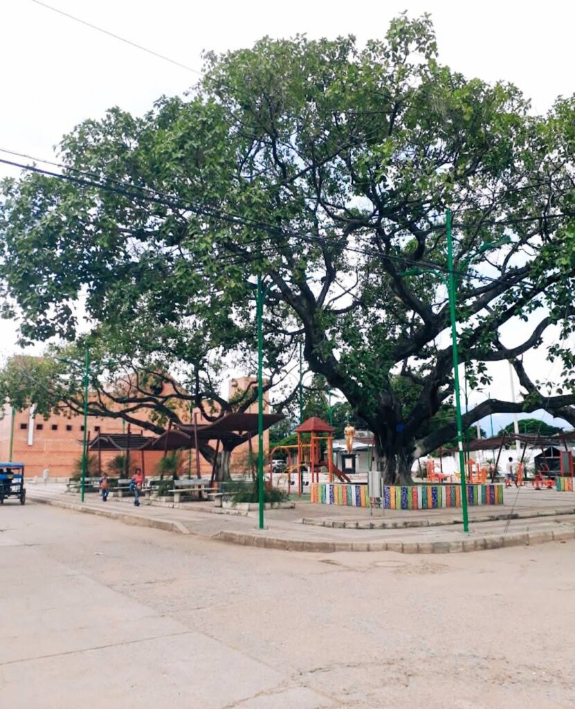Vista del parque principal del barrio Mochilanga en Becerril, Cesar, lugar relacionado con el homicidio de Andrés David Parra.