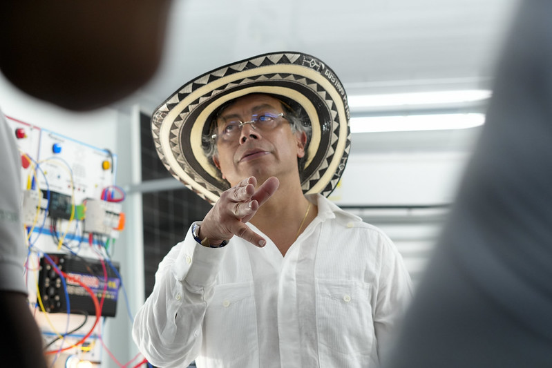 Gustavo Petro con sombrero vueltiao durante visita oficial en medio de controversia por paro del predial en Colombia
