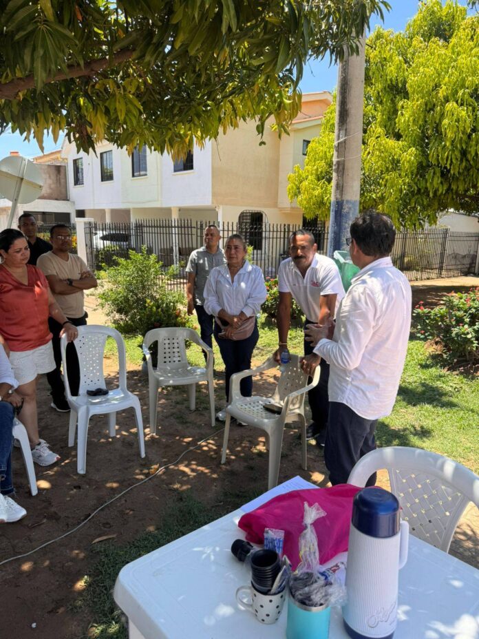 Líderes comunitarios reunidos durante la jornada de las elecciones de JAC en el Cesar para discutir las garantías del proceso.