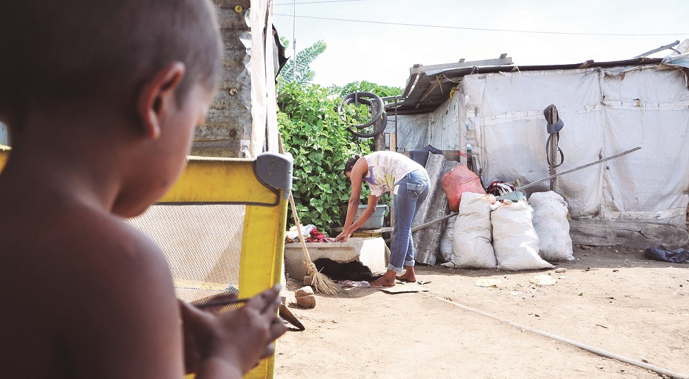 Familia en condiciones precarias en el Cesar afectada por aumento de pobreza multidimensional