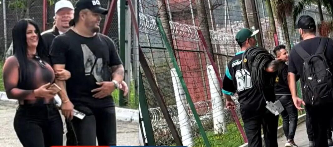 Fotografía filtrada de Nelson Velásquez caminando junto a una mujer y personal de logística cargando cables fuera de la cárcel de Itagüí.