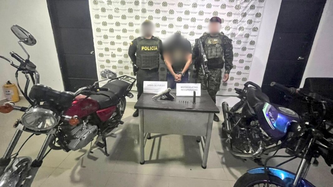 Hombre capturado en operativo en Pelaya junto a motocicletas recuperadas por la Policía y el Ejército