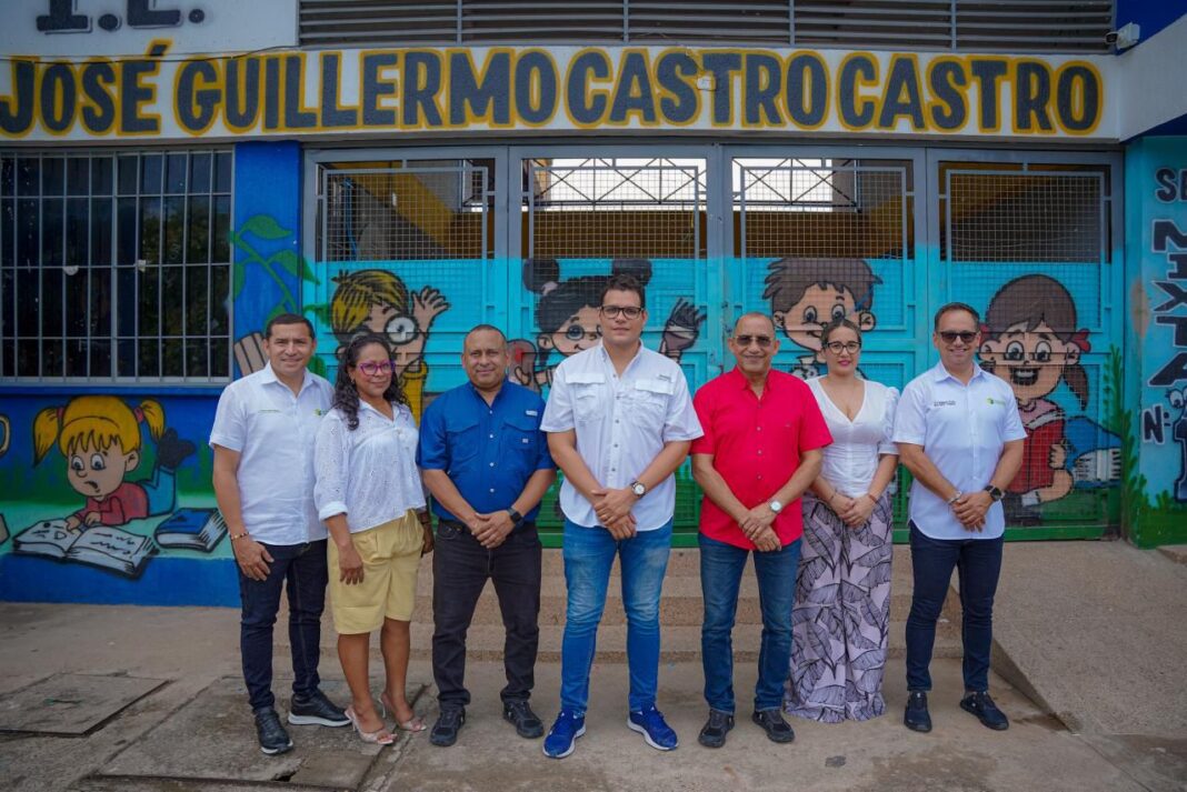 Rector de la UPC y equipo académico durante visita a institución José Guillermo Castro Castro