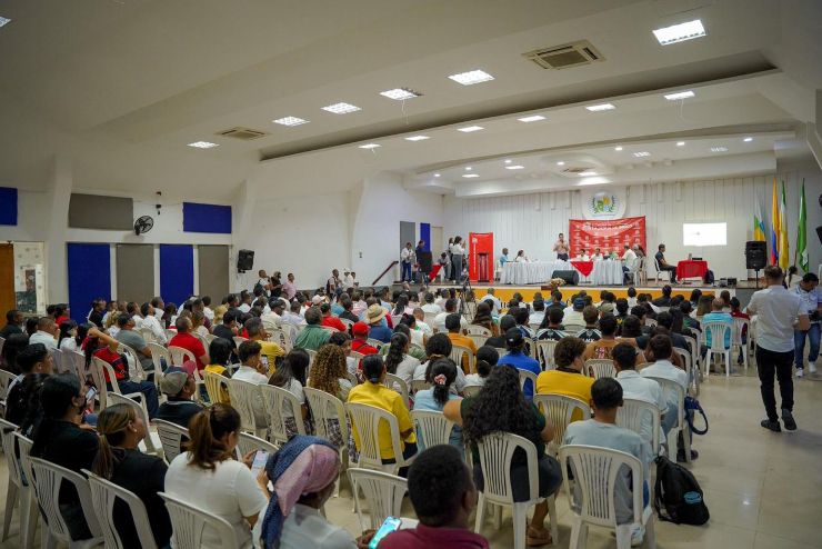 Asistentes a la sesión del Consejo Superior de la Universidad Popular del Cesar en La Jagua de Ibirico para aprobar nueva sede