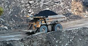 camión minero transportando carbón en mina a cielo abierto en el Cesar