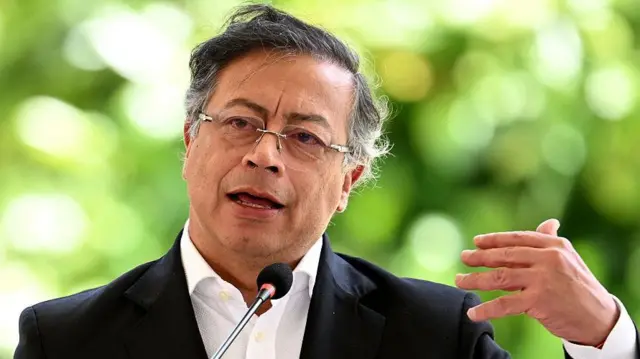 Gustavo Petro respondiendo a las críticas de la Corte Suprema de Justicia.