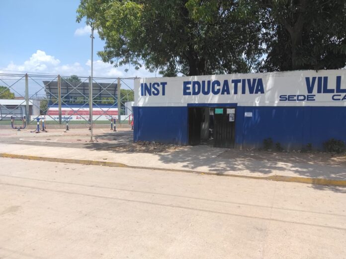 Fachada de la Institución Educativa Villa cercana al predio del Campo Herrera