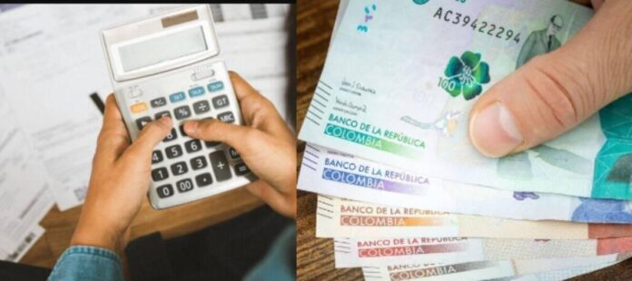 Cálculo de la prima de servicios con billetes de cien mil pesos colombianos y una calculadora.