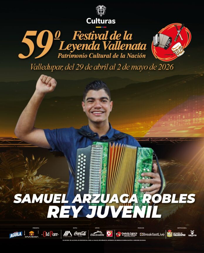 Samuel Arzuaga Robles, nuevo Rey Vallenato Juvenil 2026, celebrando con su acordeón durante el 59° Festival de la Leyenda Vallenata.
