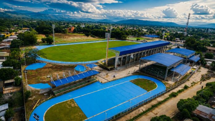 Vista aérea del moderno complejo deportivo en La Jagua de Ibirico, un reflejo de la inversión de regalías en el Cesar.