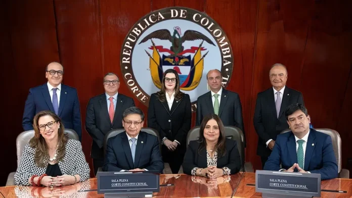 Fotografía oficial de los nueve magistrados de la Sala Plena de la Corte Constitucional de Colombia.