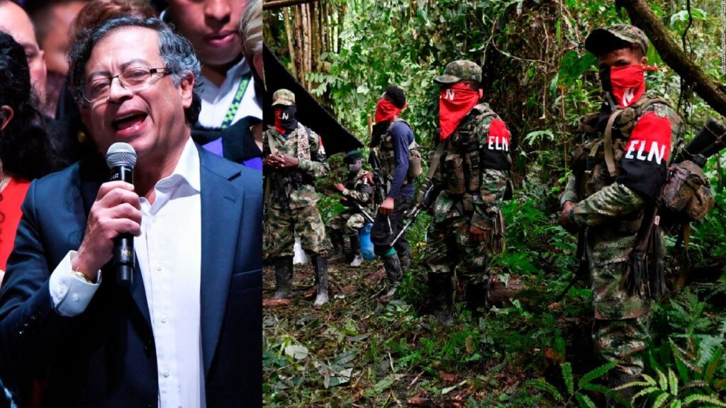 Composición que muestra al presidente Gustavo Petro hablando por micrófono y a un grupo de combatientes del ELN en la selva, en el contexto