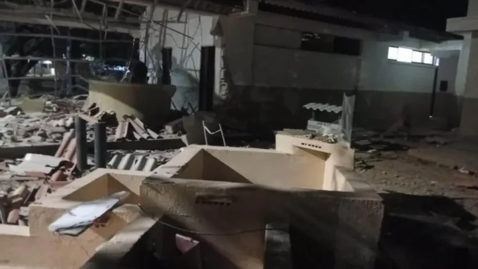 Atentado batallón Riohacha: Instalaciones militares gravemente afectadas tras el ataque con explosivos en La Guajira.