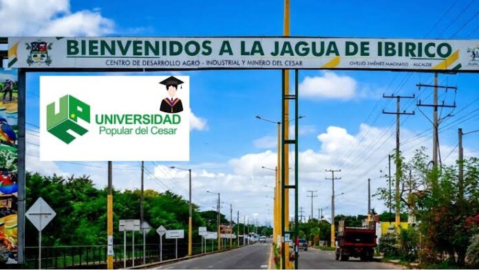 Entrada principal de La Jagua de Ibirico junto al logo de la Universidad Popular del Cesar tras el anuncio de nuevos programas académicos.