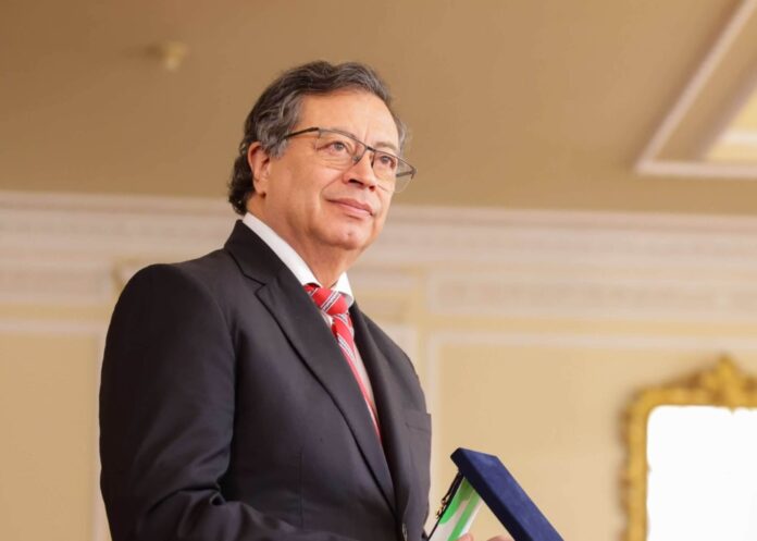 Apertura de investigación contra el presidente Gustavo Petro en la Comisión de Acusaciones por presunta financiación ilícita con fuentes prohibidas.