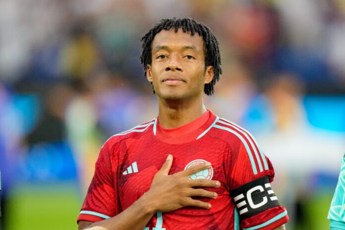 Juan Guillermo Cuadrado con la camiseta de la Selección Colombia y la banda de capitán, convocado nuevamente por Néstor Lorenzo para el Mundial 2026.