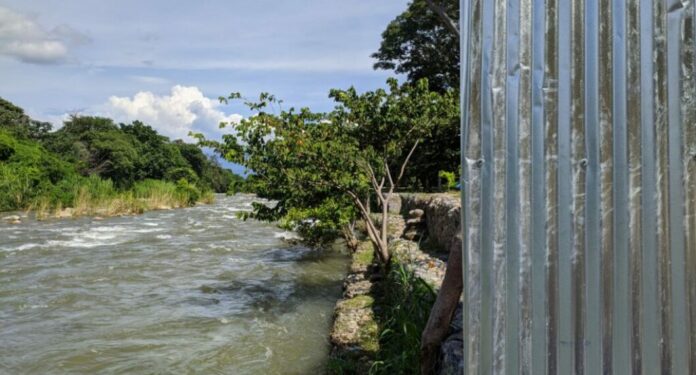 Vista de las orillas del río donde debería estar el Ecoparque del Guatapurí en Valledupar.