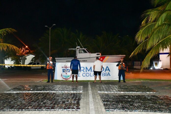 Más de 1,3 toneladas de cocaína incautadas por la Armada de Colombia en una operación en el mar Caribe.