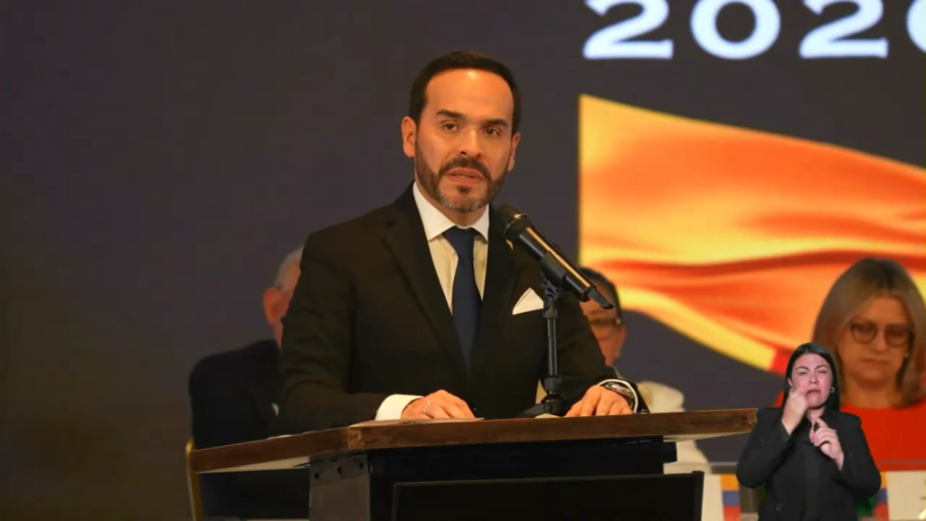 Abelardo De La Espriella pronuncia un discurso tras recibir la credencial que lo acredita como presidente electo de Colombia para el periodo 2026-2030