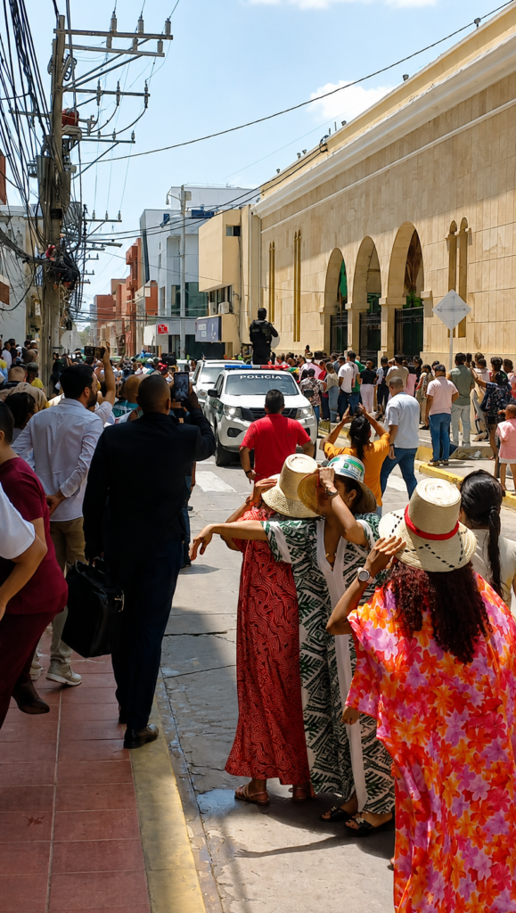 Abelardo de la Espriella llega a la Catedral Nuestra Señora de los Remedios en Riohacha, La Guajira.