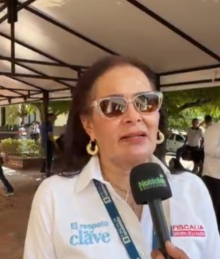 Luz Elena Araújo, directora encargada de la Seccional de Fiscalías del Cesar, durante declaraciones sobre la jornada electoral.