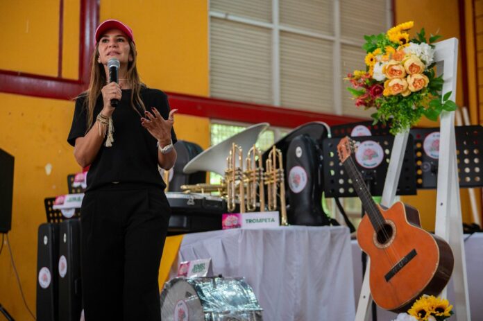 Gobernación del Cesar entregó instrumentos musicales en Bosconia durante la Ruta Musical.