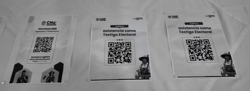 Documentos de asistencia y registro para testigos electorales durante capacitación del CNE en Valledupar.