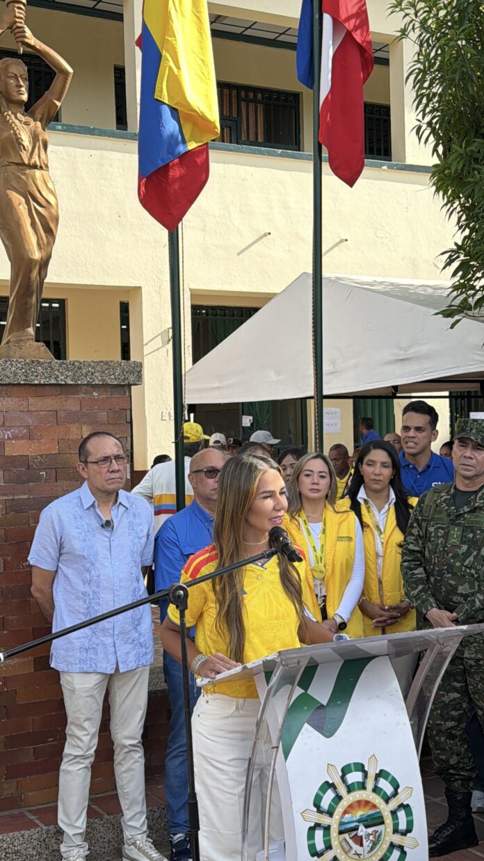 Instalación de la jornada electoral en el Cesar con la gobernadora Elvia Milena Sanjuán durante el acto oficial en Valledupar.