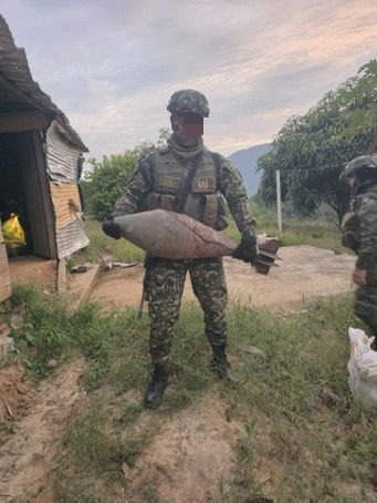 Soldado del Ejército durante operación que permitió neutralizar explosivos del ELN en Norte de Santander.
