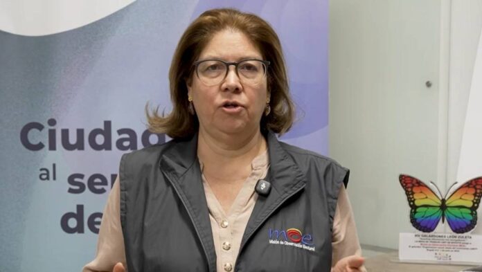 Alejandra Barrios Cabrera, directora de la MOE, anunciando el despliegue de observadores electorales en el exterior.