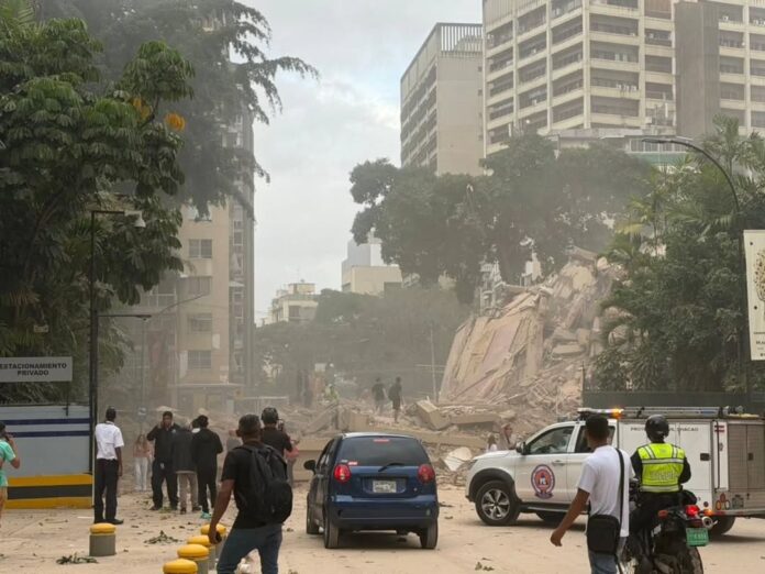 Edificio colapsado tras fuerte terremoto en Venezuela que también se sintió en Colombia
