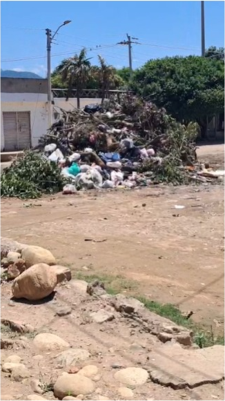 Sólo queda un 'montoncito' de la gran acumulación de basura que había en la calle 10 con carrera 38 del barrio Divino Niño.