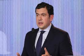Designado ministro del Interior responde al llamado de Iván Cepeda a la desobediencia civil.