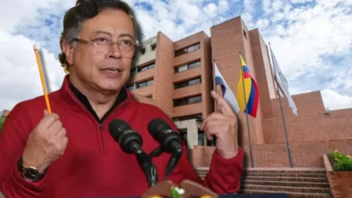 Gustavo Petro frente a la Casa de Nariño durante debate por elecciones en Colombia, escrutinio presidencial sin inconsistencias