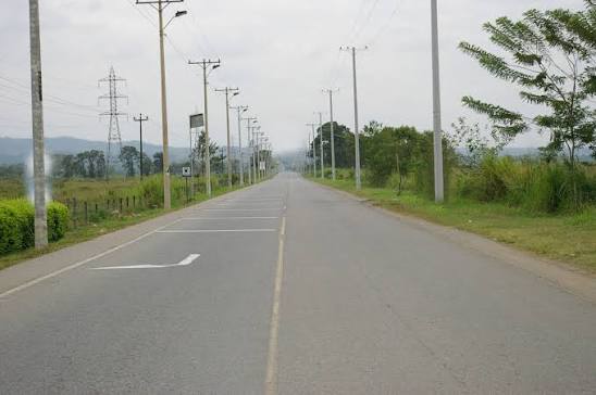 Carretera entre Valledupar y La Paz en el Cesar, corredor vial clave para la movilidad y el desarrollo regional.