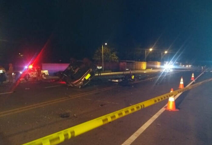 Vehículo volcado tras un accidente de tránsito en una vía de Valledupar.