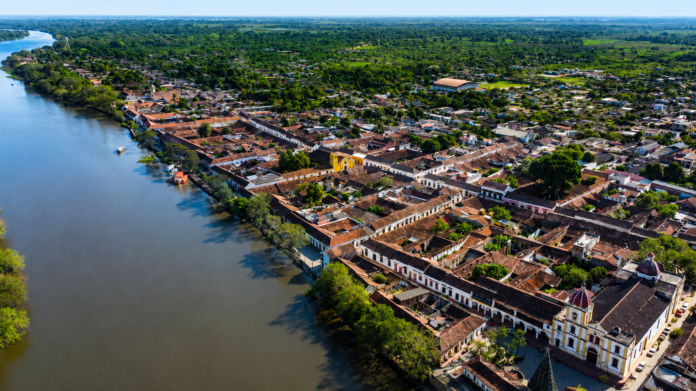 Panorámica aérea del municipio de Tamalameque, Cesar, ubicado junto al río Magdalena.
