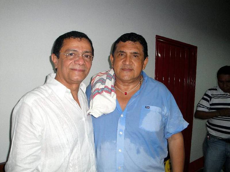 Fernando Meneses comparte durante un encuentro con otro representante de la música vallenata